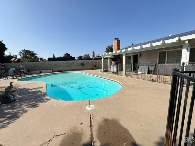 6017 Poso Court, Bakersfield, CA 93309