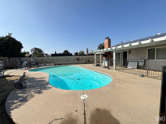 6017 Poso Court, Bakersfield, CA 93309