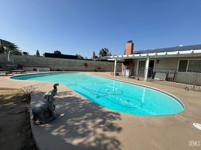 6017 Poso Court, Bakersfield, CA 93309