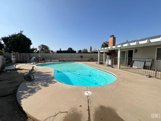 6017 Poso Court, Bakersfield, CA 93309