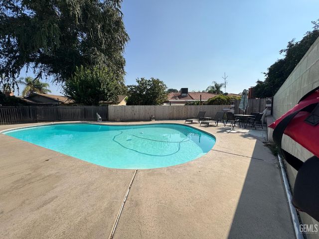 6017 Poso Court, Bakersfield, CA 93309