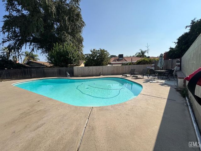 6017 Poso Court, Bakersfield, CA 93309