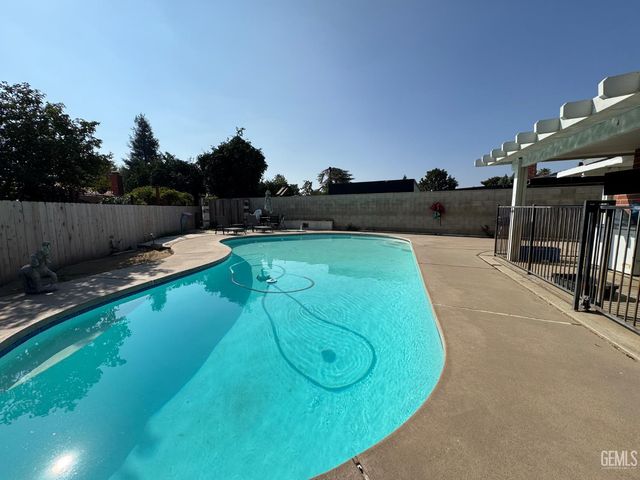 6017 Poso Court, Bakersfield, CA 93309