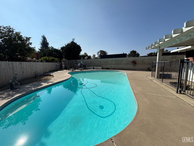 6017 Poso Court, Bakersfield, CA 93309