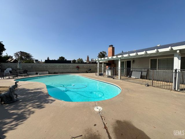 6017 Poso Court, Bakersfield, CA 93309
