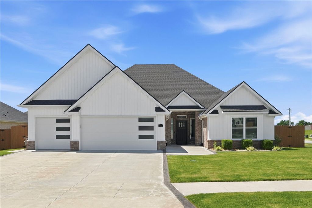 731 Bronco Street, Centerton, AR 72719