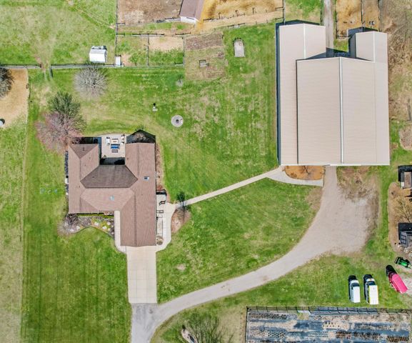 9552 Wall Gene Road, South Lyon, MI 48178