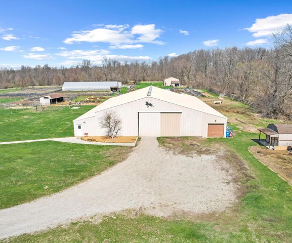 9552 Wall Gene Road, South Lyon, MI 48178