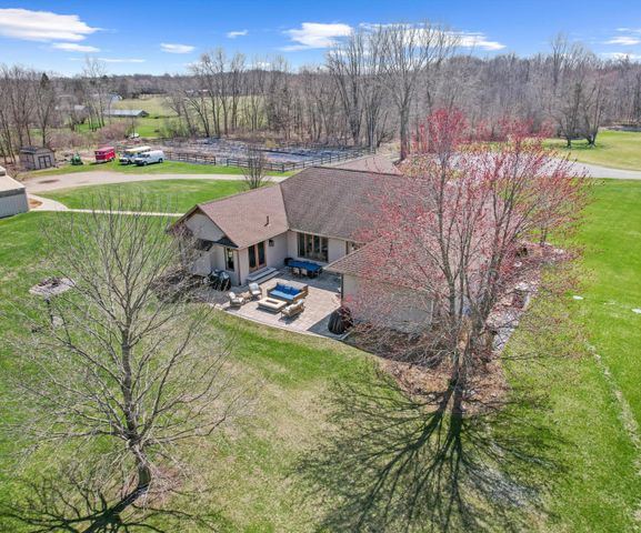 9552 Wall Gene Road, South Lyon, MI 48178