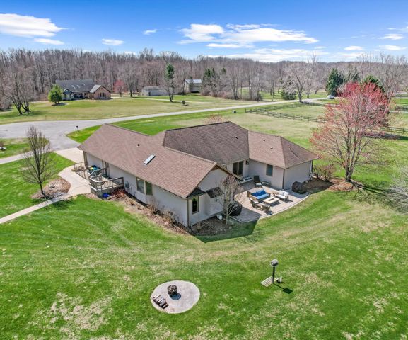 9552 Wall Gene Road, South Lyon, MI 48178