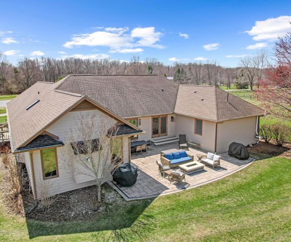 9552 Wall Gene Road, South Lyon, MI 48178