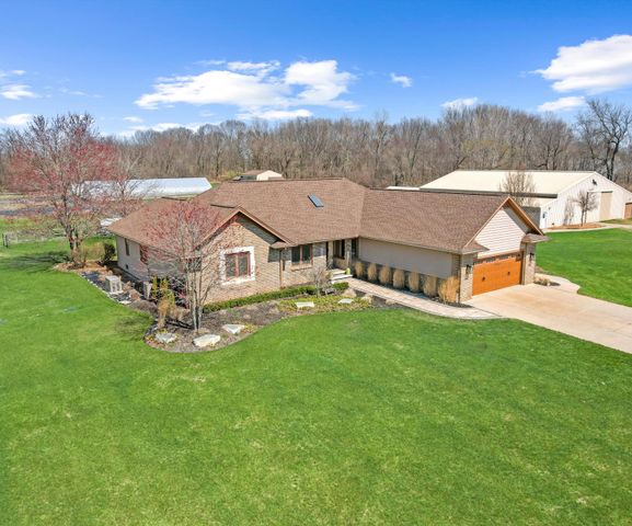 9552 Wall Gene Road, South Lyon, MI 48178