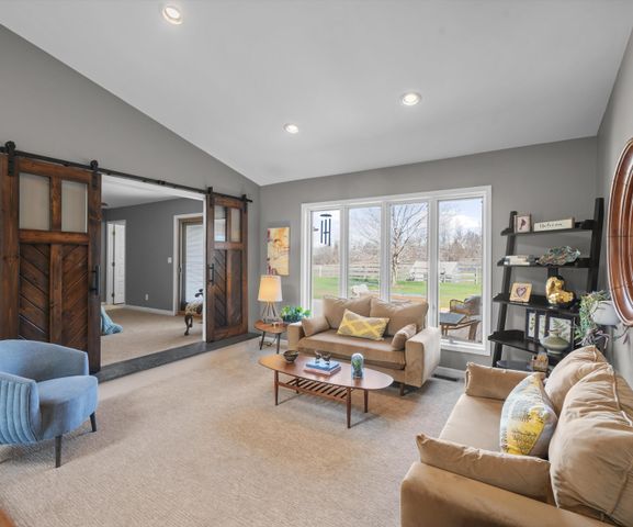 9552 Wall Gene Road, South Lyon, MI 48178