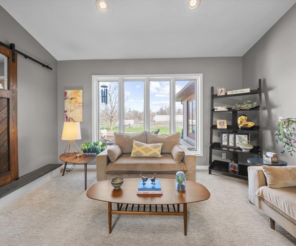 9552 Wall Gene Road, South Lyon, MI 48178