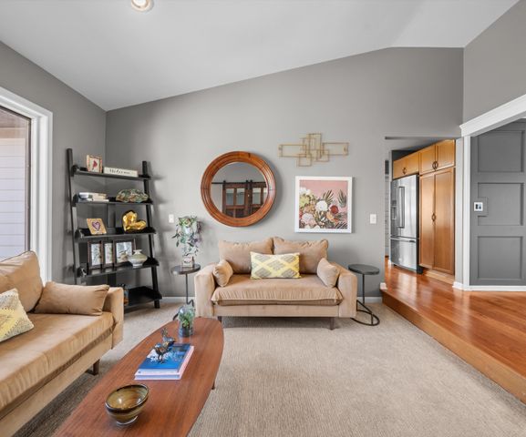 9552 Wall Gene Road, South Lyon, MI 48178