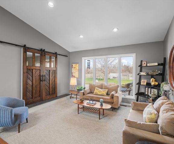 9552 Wall Gene Road, South Lyon, MI 48178