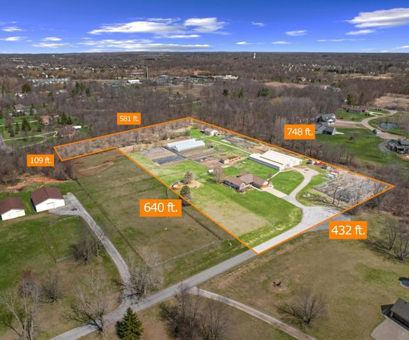 9552 Wall Gene Road, South Lyon, MI 48178