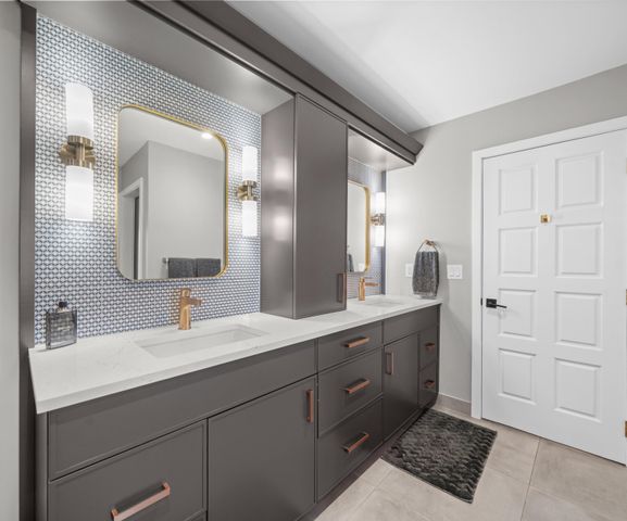 9552 Wall Gene Road, South Lyon, MI 48178