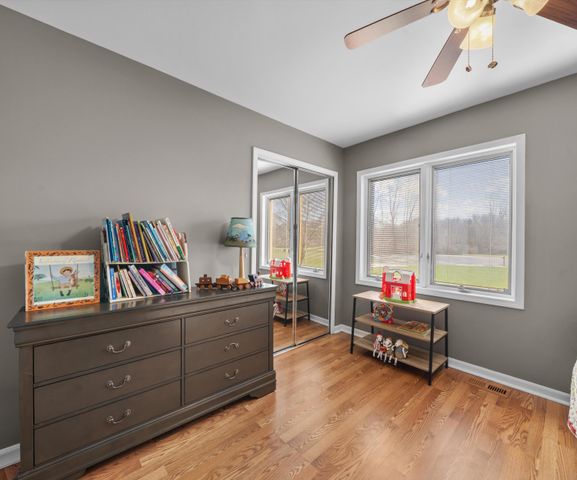 9552 Wall Gene Road, South Lyon, MI 48178