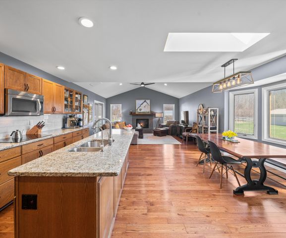 9552 Wall Gene Road, South Lyon, MI 48178