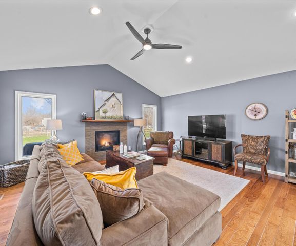 9552 Wall Gene Road, South Lyon, MI 48178