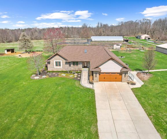 9552 Wall Gene Road, South Lyon, MI 48178