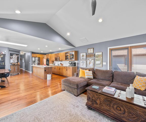 9552 Wall Gene Road, South Lyon, MI 48178