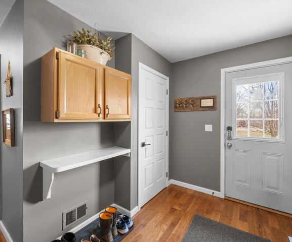 9552 Wall Gene Road, South Lyon, MI 48178