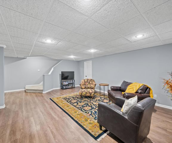 9552 Wall Gene Road, South Lyon, MI 48178