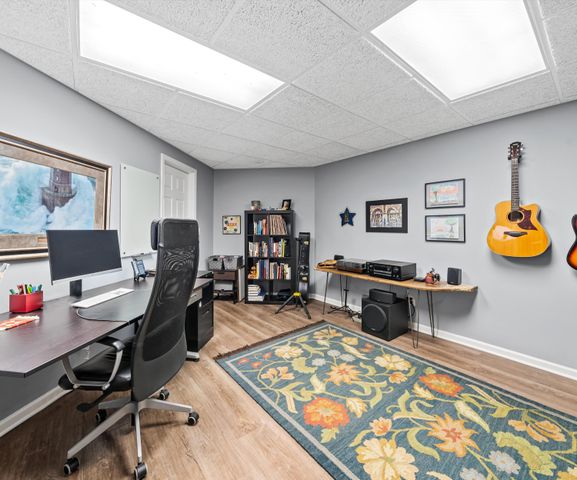 9552 Wall Gene Road, South Lyon, MI 48178