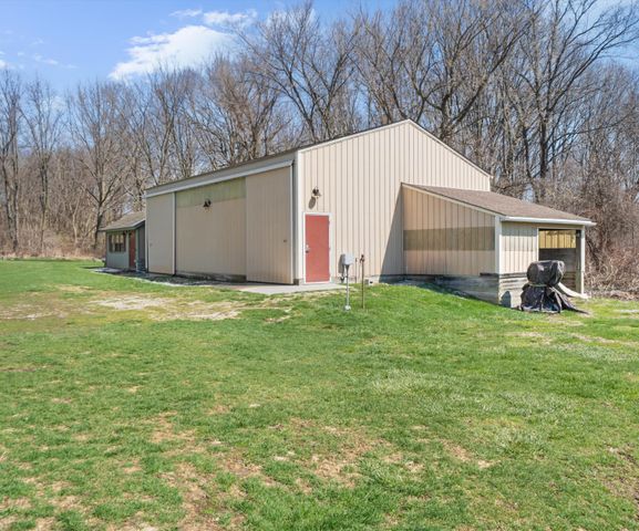 9552 Wall Gene Road, South Lyon, MI 48178