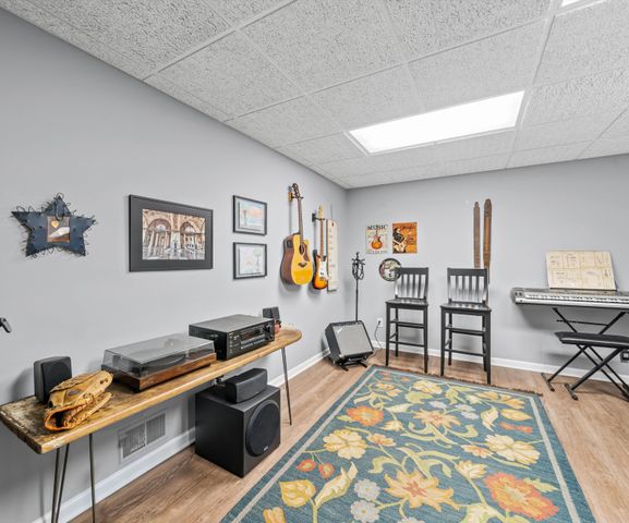 9552 Wall Gene Road, South Lyon, MI 48178