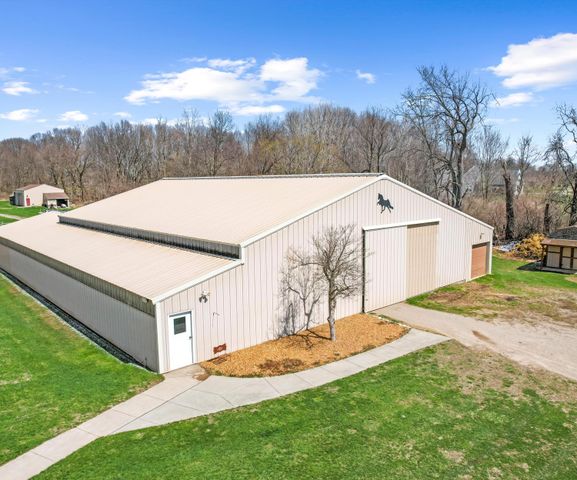 9552 Wall Gene Road, South Lyon, MI 48178