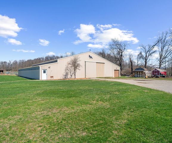 9552 Wall Gene Road, South Lyon, MI 48178
