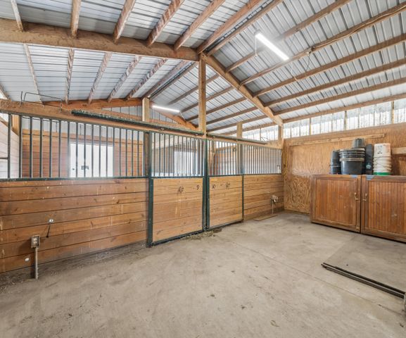 9552 Wall Gene Road, South Lyon, MI 48178