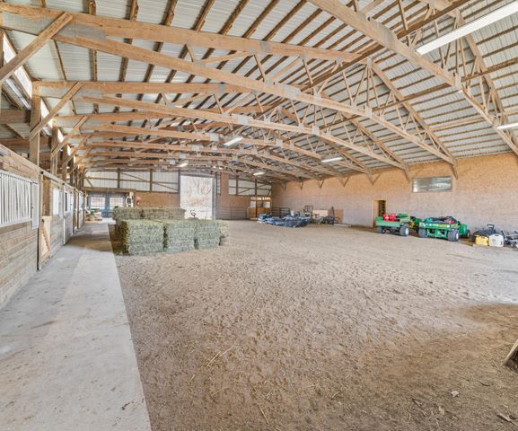 9552 Wall Gene Road, South Lyon, MI 48178