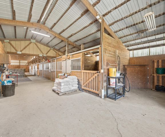 9552 Wall Gene Road, South Lyon, MI 48178