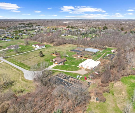 9552 Wall Gene Road, South Lyon, MI 48178