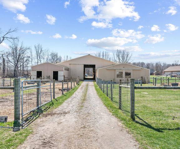 9552 Wall Gene Road, South Lyon, MI 48178