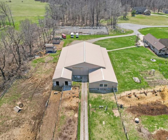 9552 Wall Gene Road, South Lyon, MI 48178