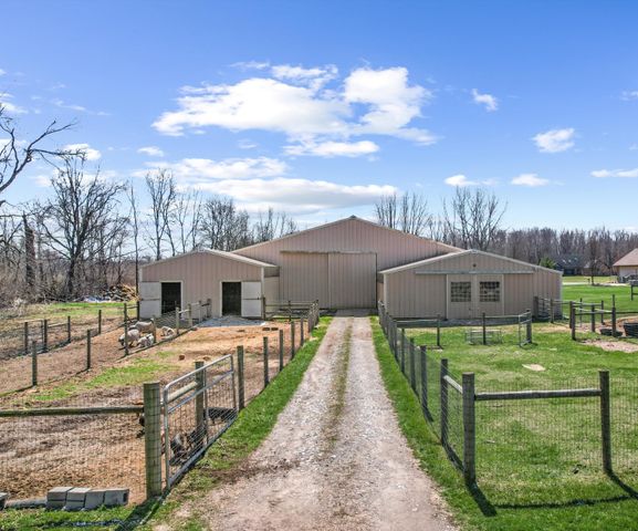 9552 Wall Gene Road, South Lyon, MI 48178