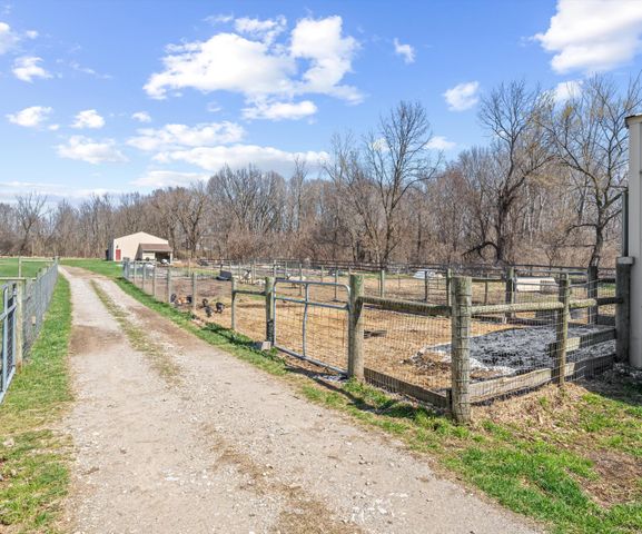 9552 Wall Gene Road, South Lyon, MI 48178