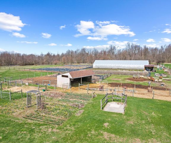 9552 Wall Gene Road, South Lyon, MI 48178