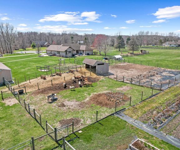 9552 Wall Gene Road, South Lyon, MI 48178