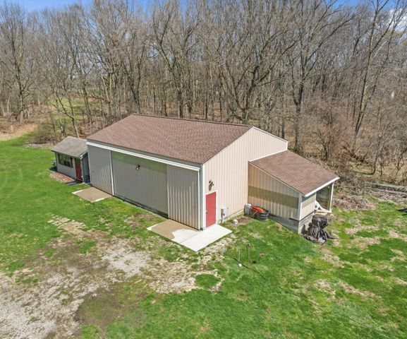 9552 Wall Gene Road, South Lyon, MI 48178