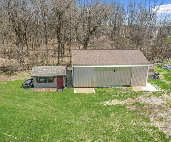 9552 Wall Gene Road, South Lyon, MI 48178