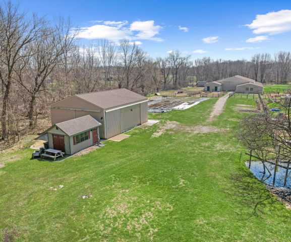 9552 Wall Gene Road, South Lyon, MI 48178