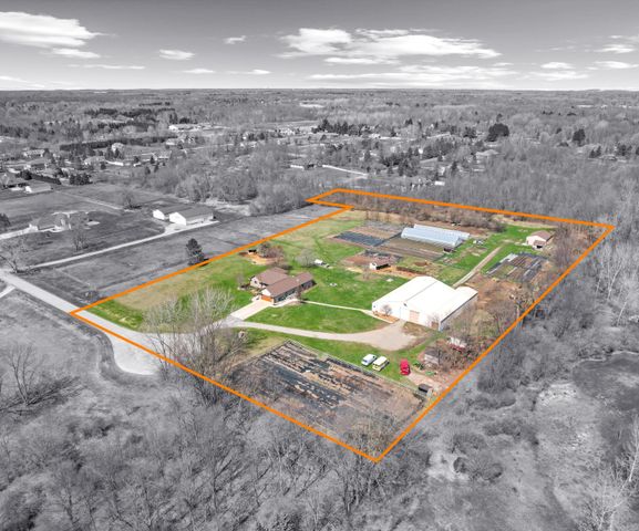 9552 Wall Gene Road, South Lyon, MI 48178