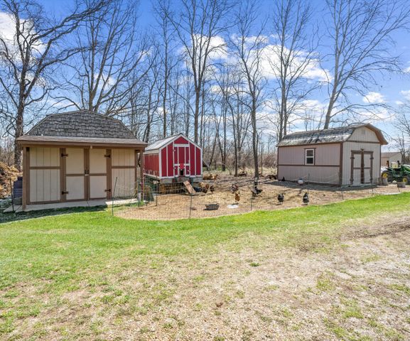 9552 Wall Gene Road, South Lyon, MI 48178