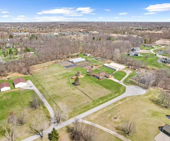 9552 Wall Gene Road, South Lyon, MI 48178